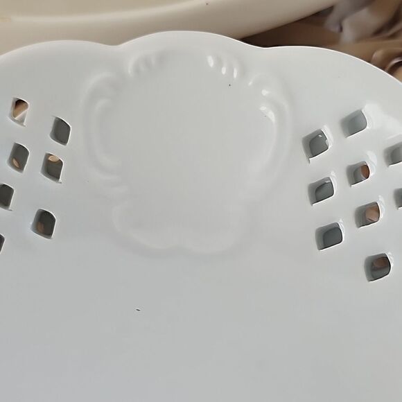 2 Lattice Work Bowls - Picture 9 of 10